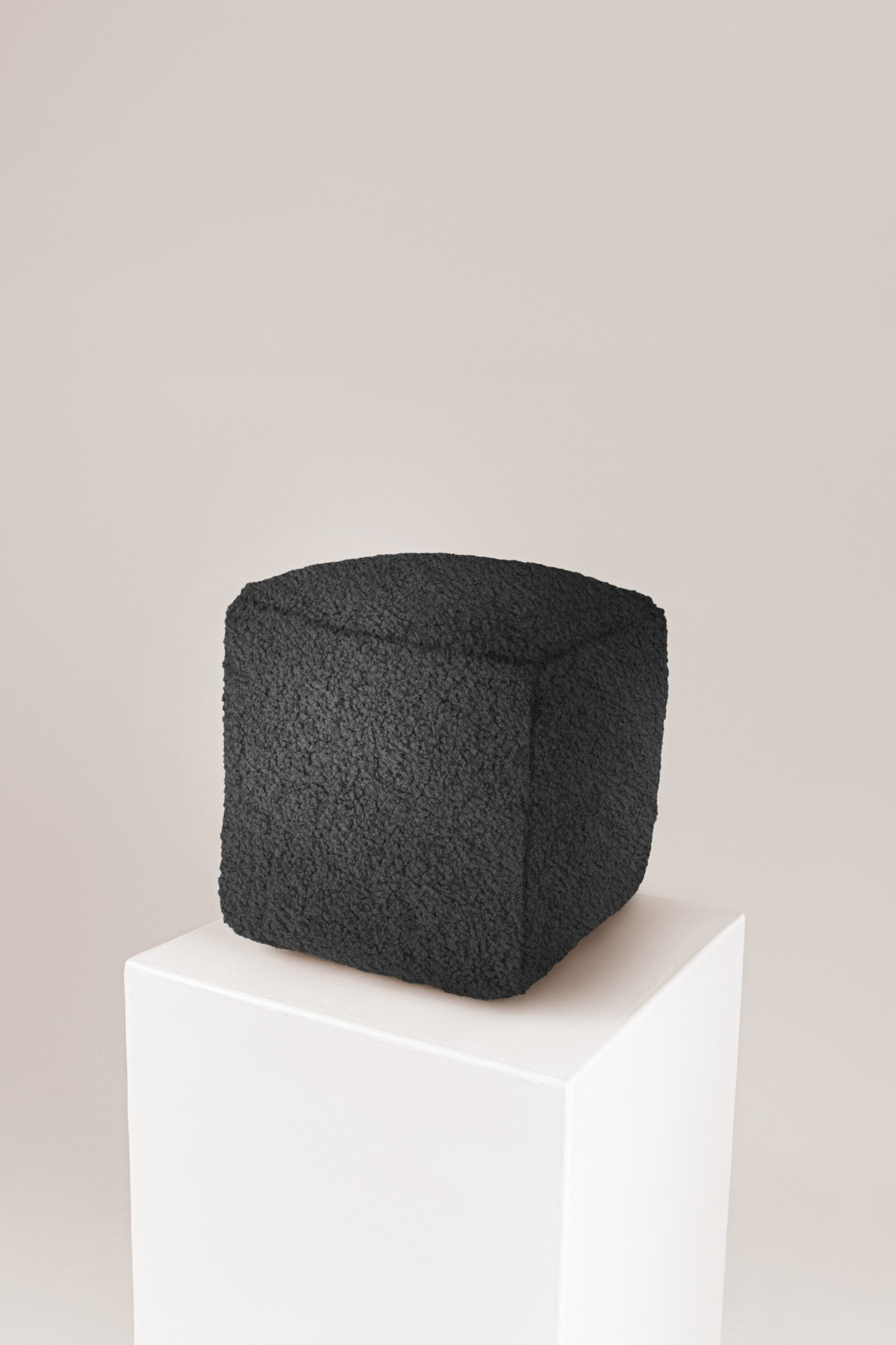 The CUBE scatter in black boucle - Curación Collection