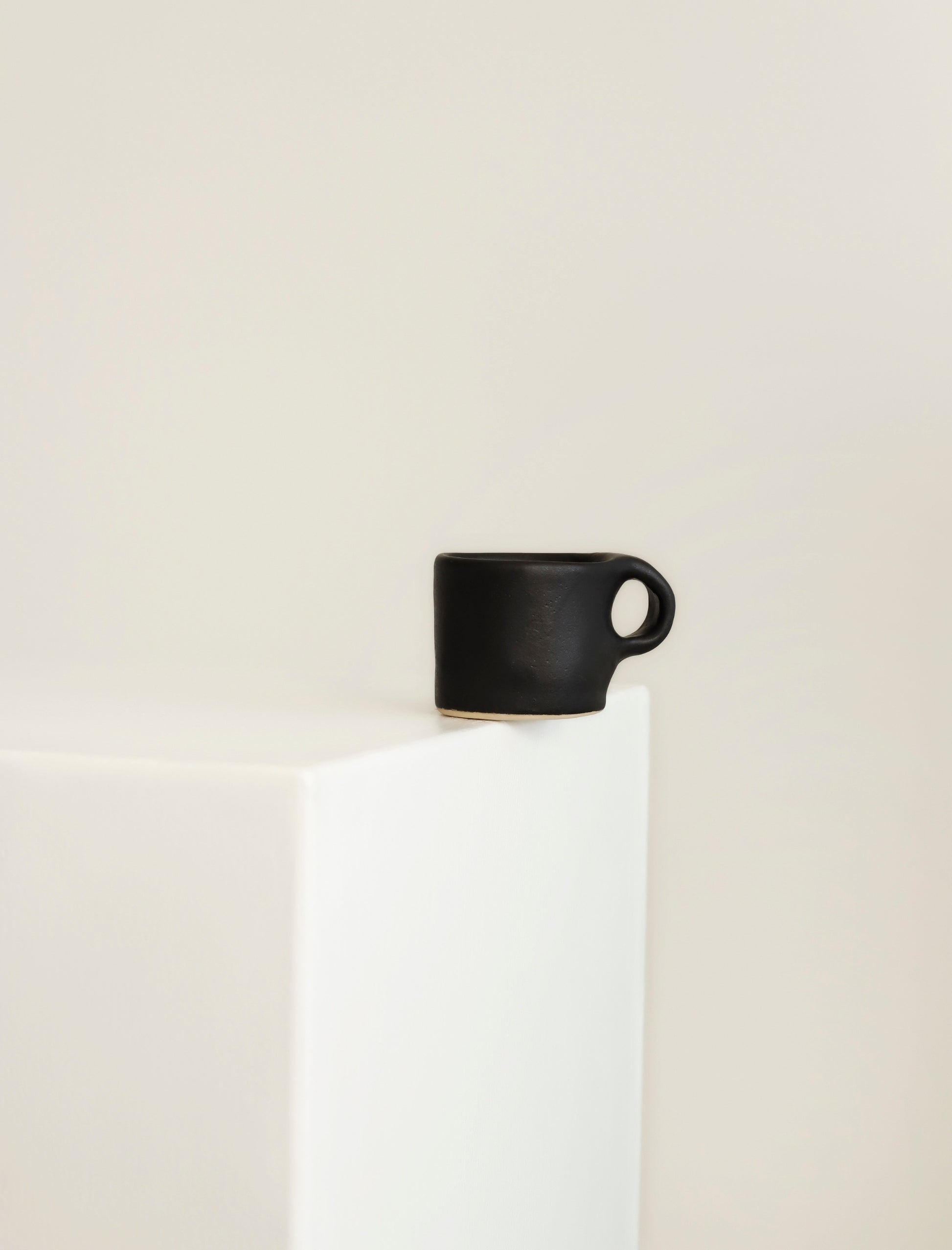 The ESPRESSO MUG in black - Curación Collection