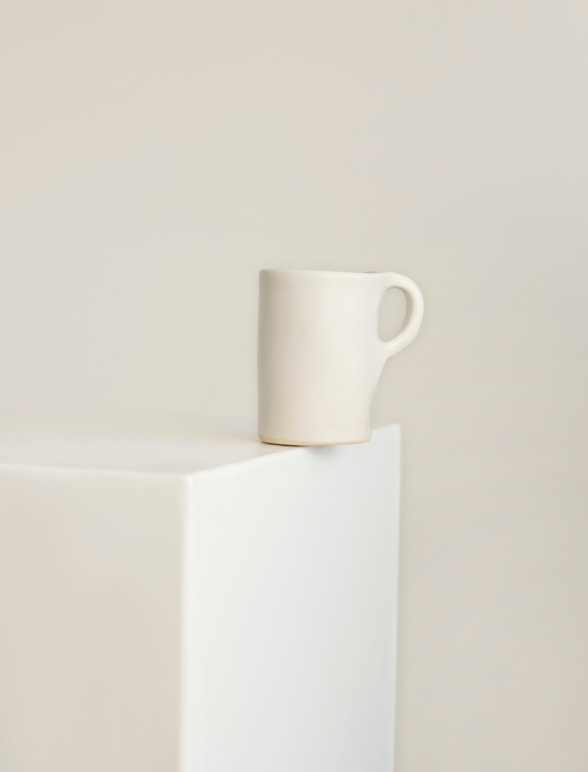 The TEA MUG in white - Curación Collection