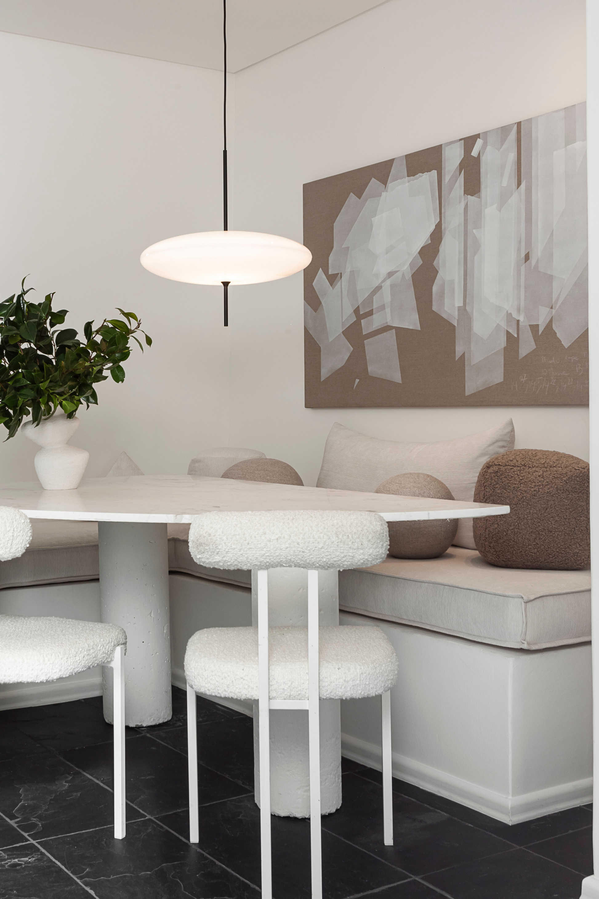 The CUBE scatter in white corduroy - Curación Collection