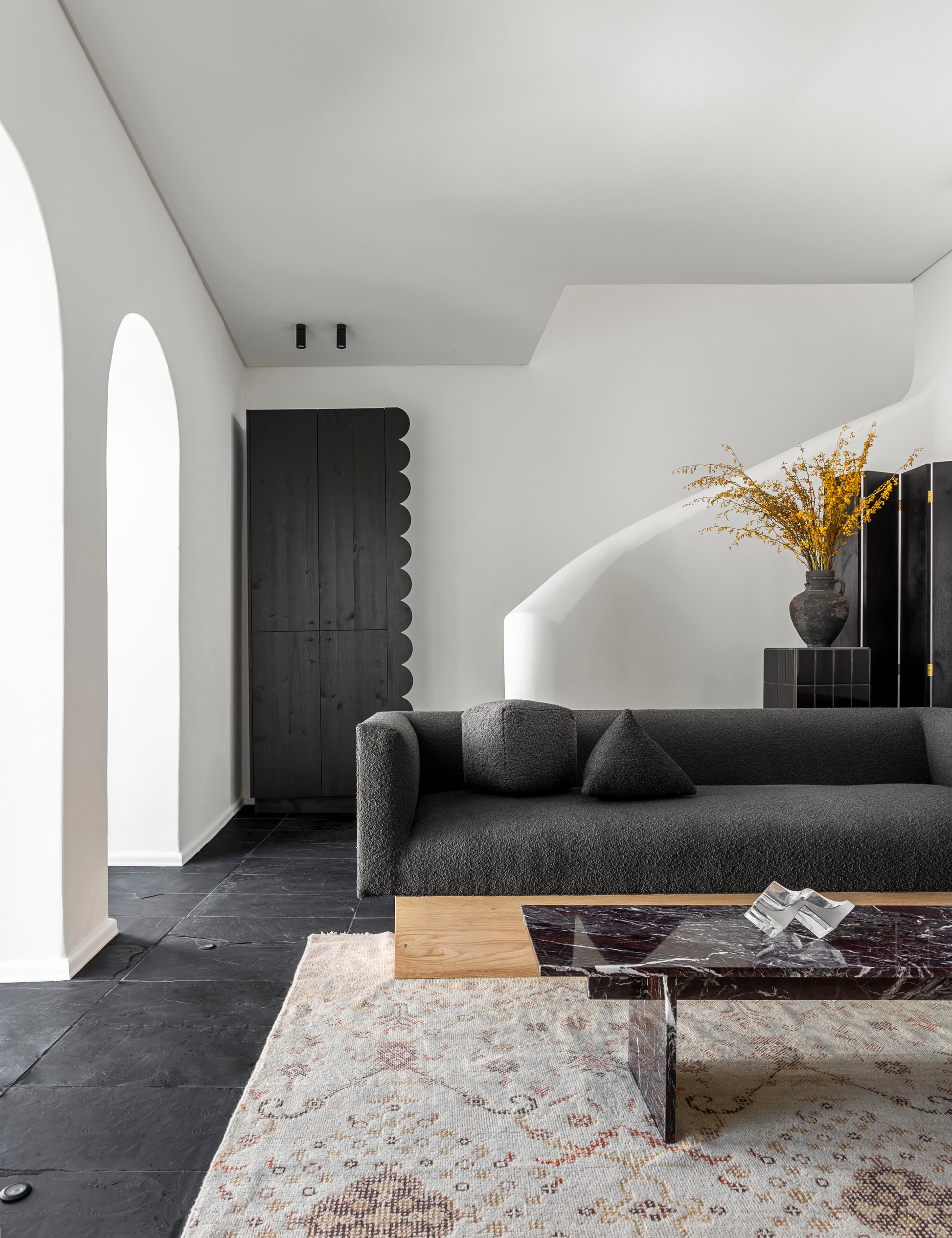 The PYRAMID scatter in black boucle - Curación Collection