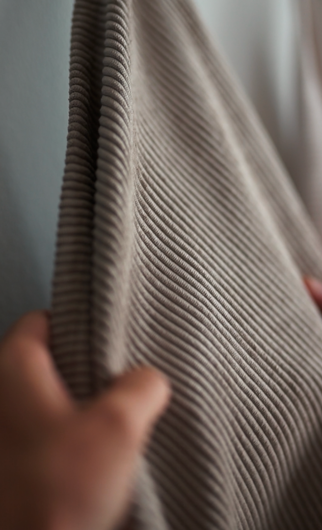 The TREAT scatter in beige corduroy - Curación Collection