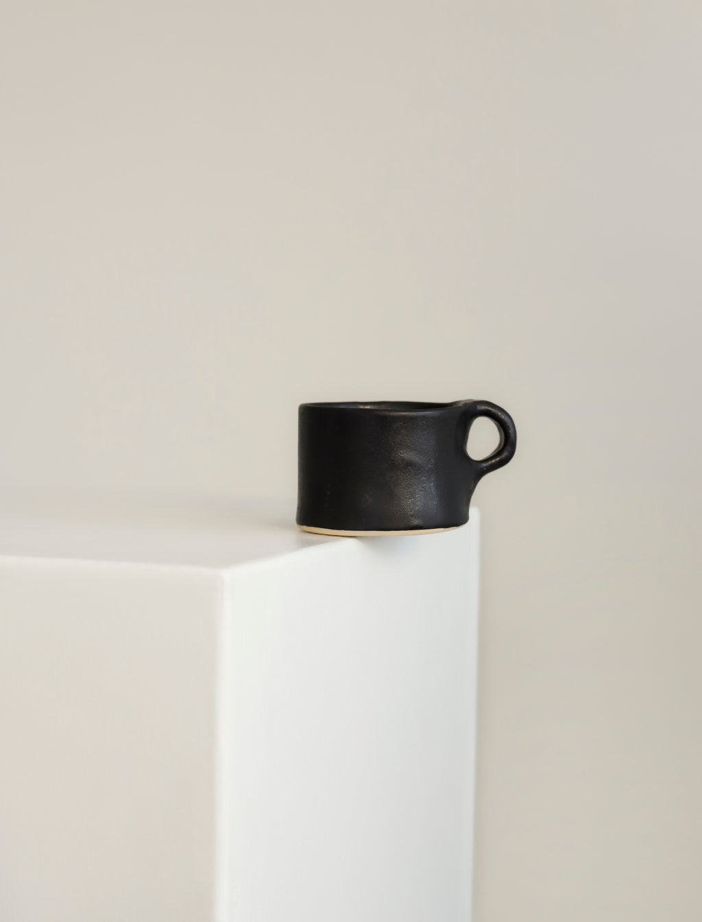 The COFFEE MUG in Black - Curación Collection