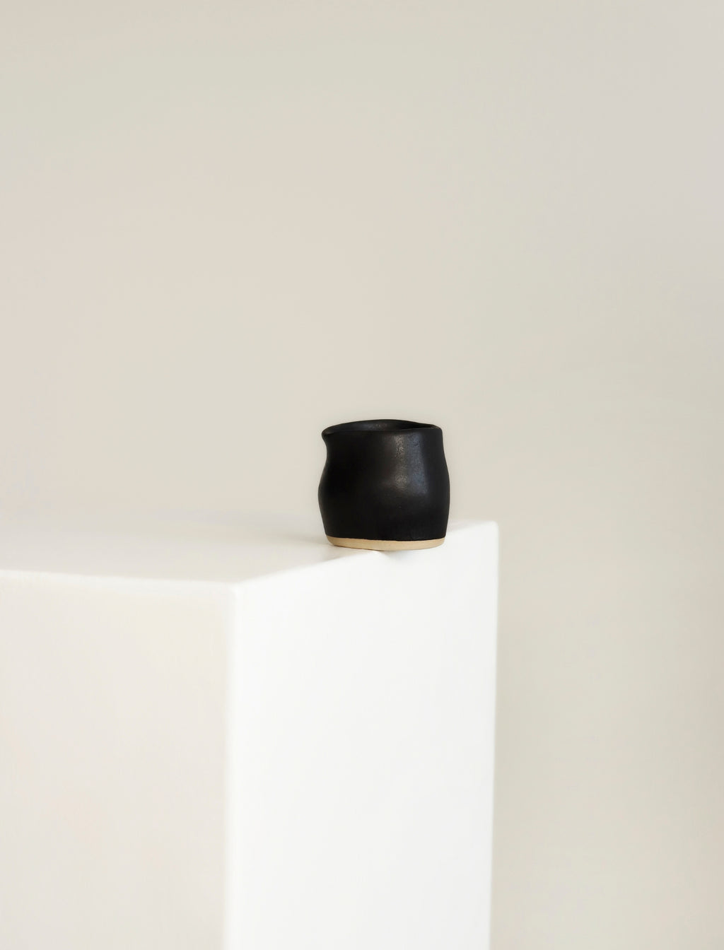 The MILK JUG in black