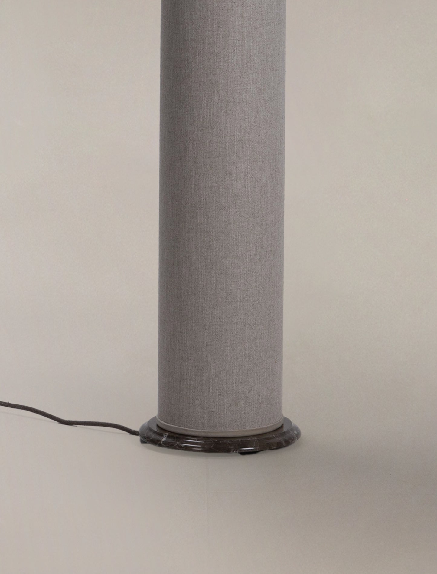 The COLUMN floor lamp