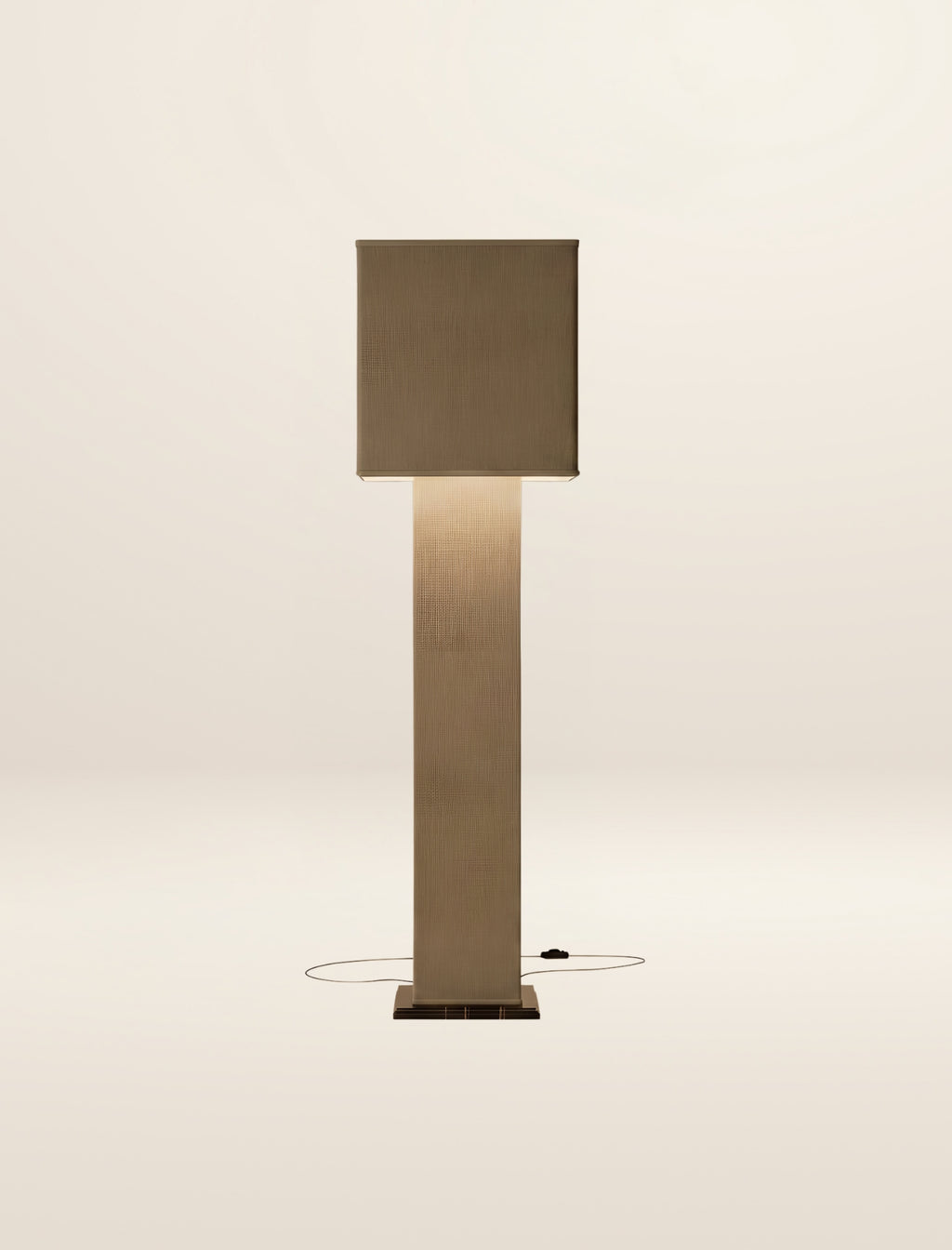 The SQUARE COLUMN floor lamp, in sand linen and velvet