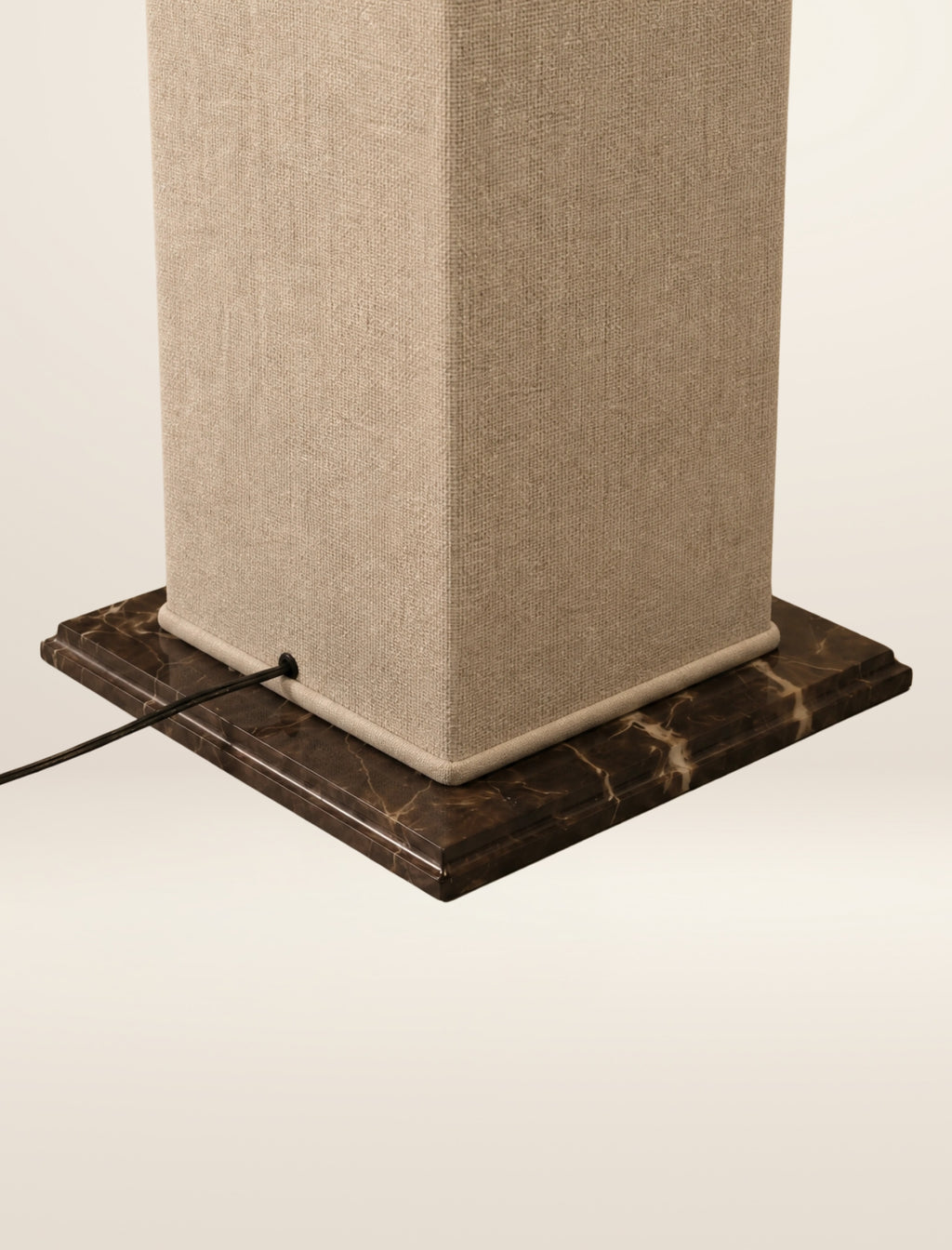 The SQUARE COLUMN floor lamp, in sand linen and velvet