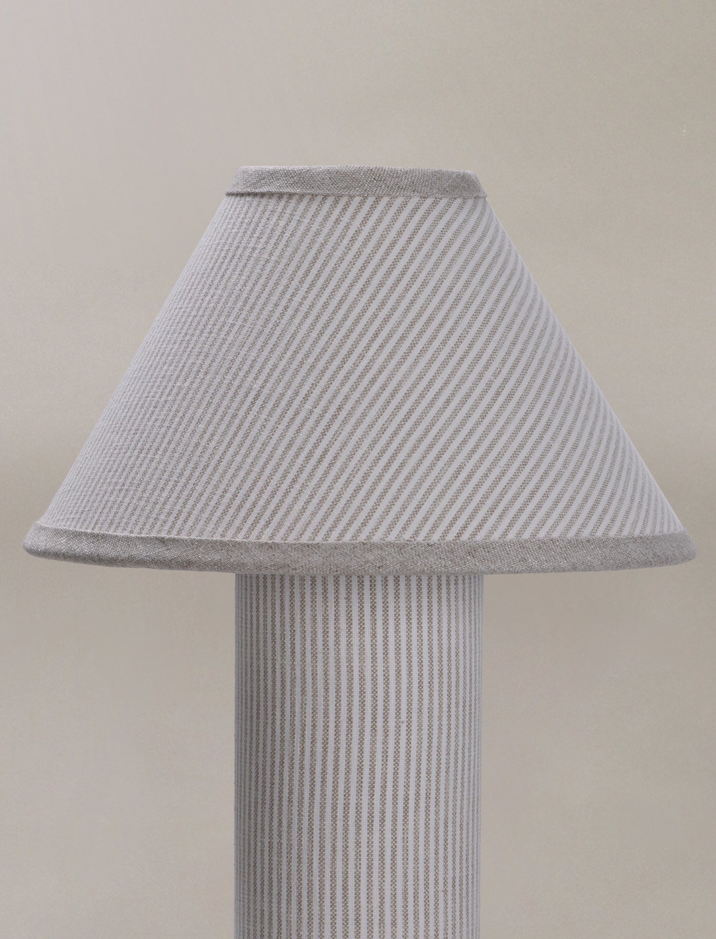The little COLUMN table lamp
