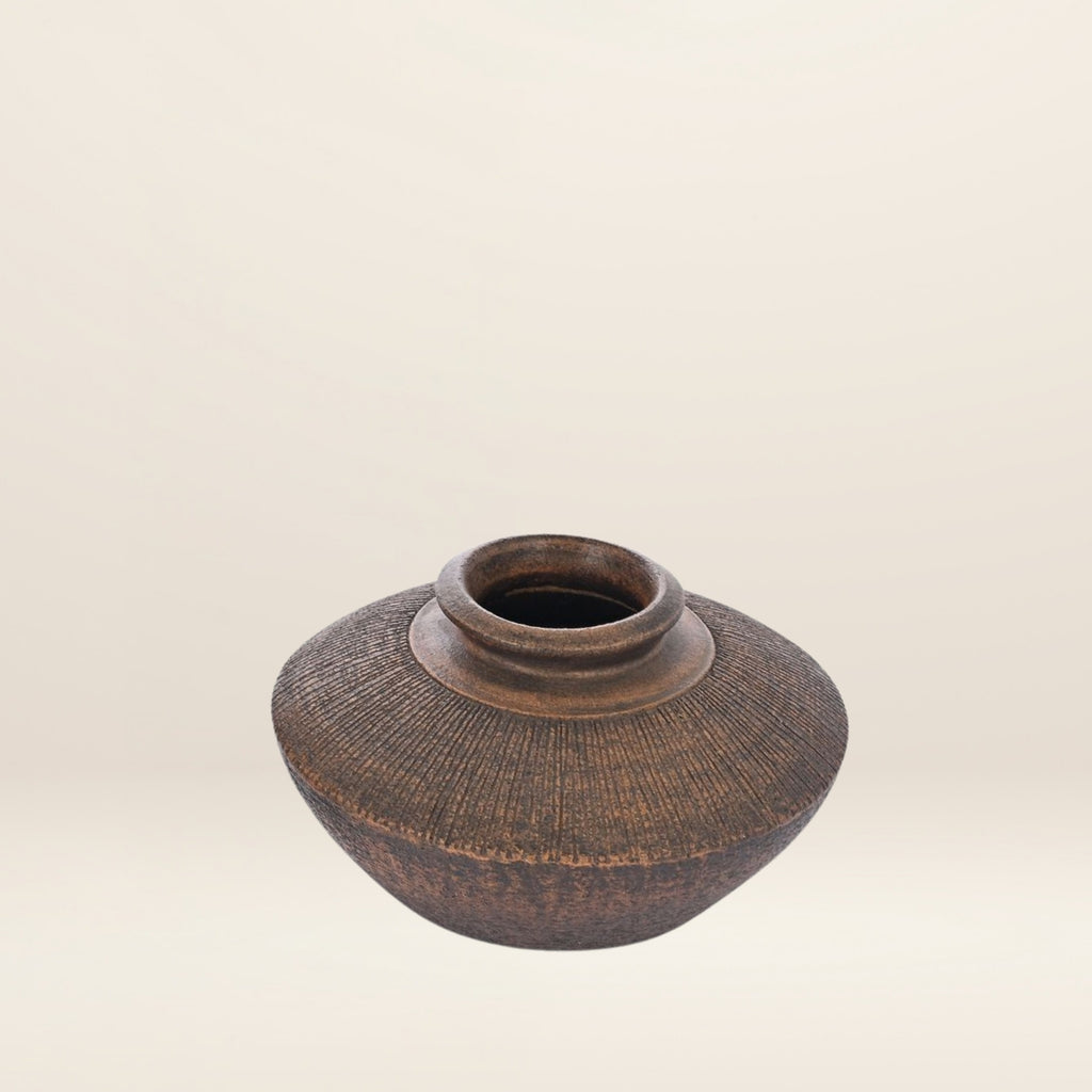 The small VASE with striations by Peter Jaff