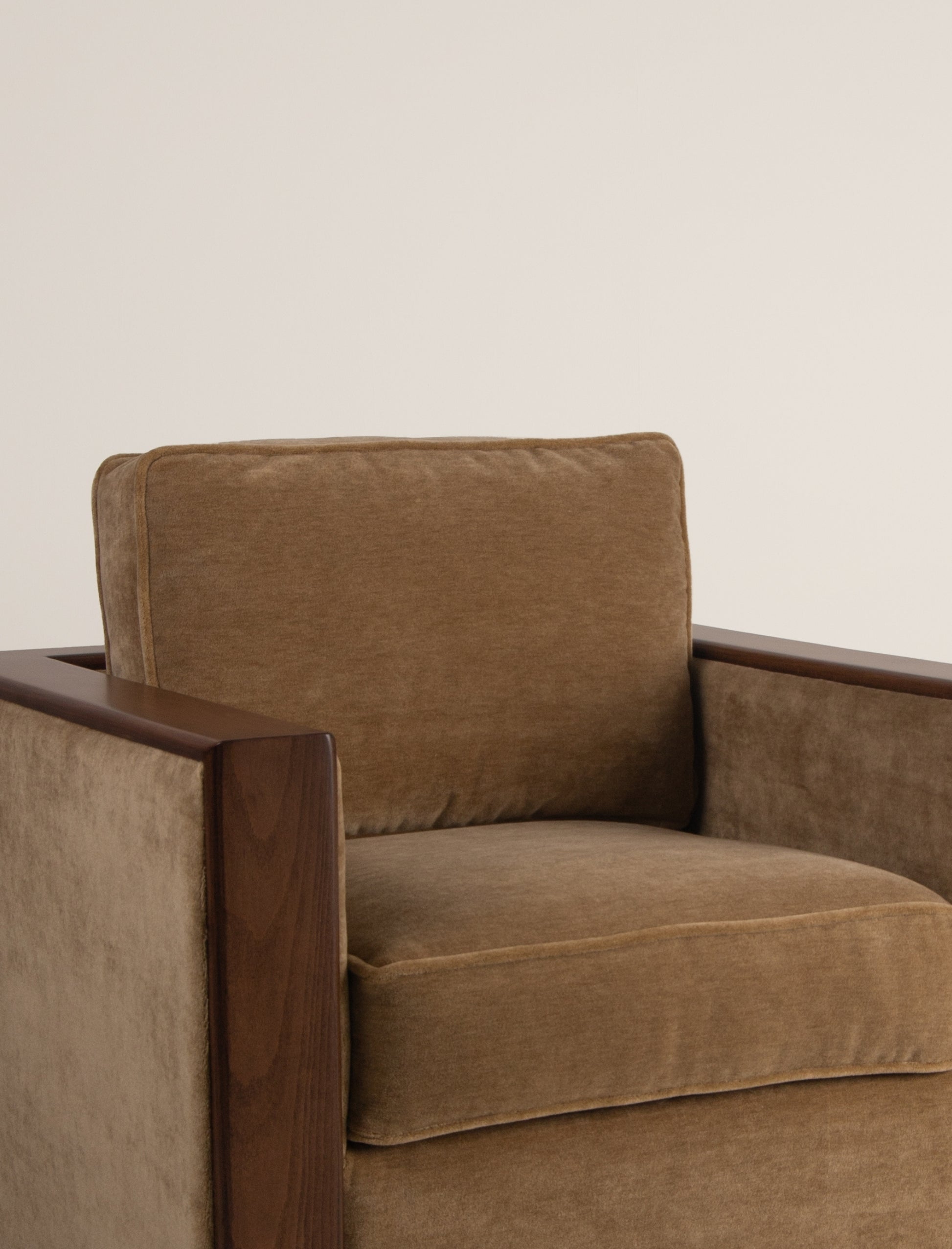 The BRUTALIST vintage armchair