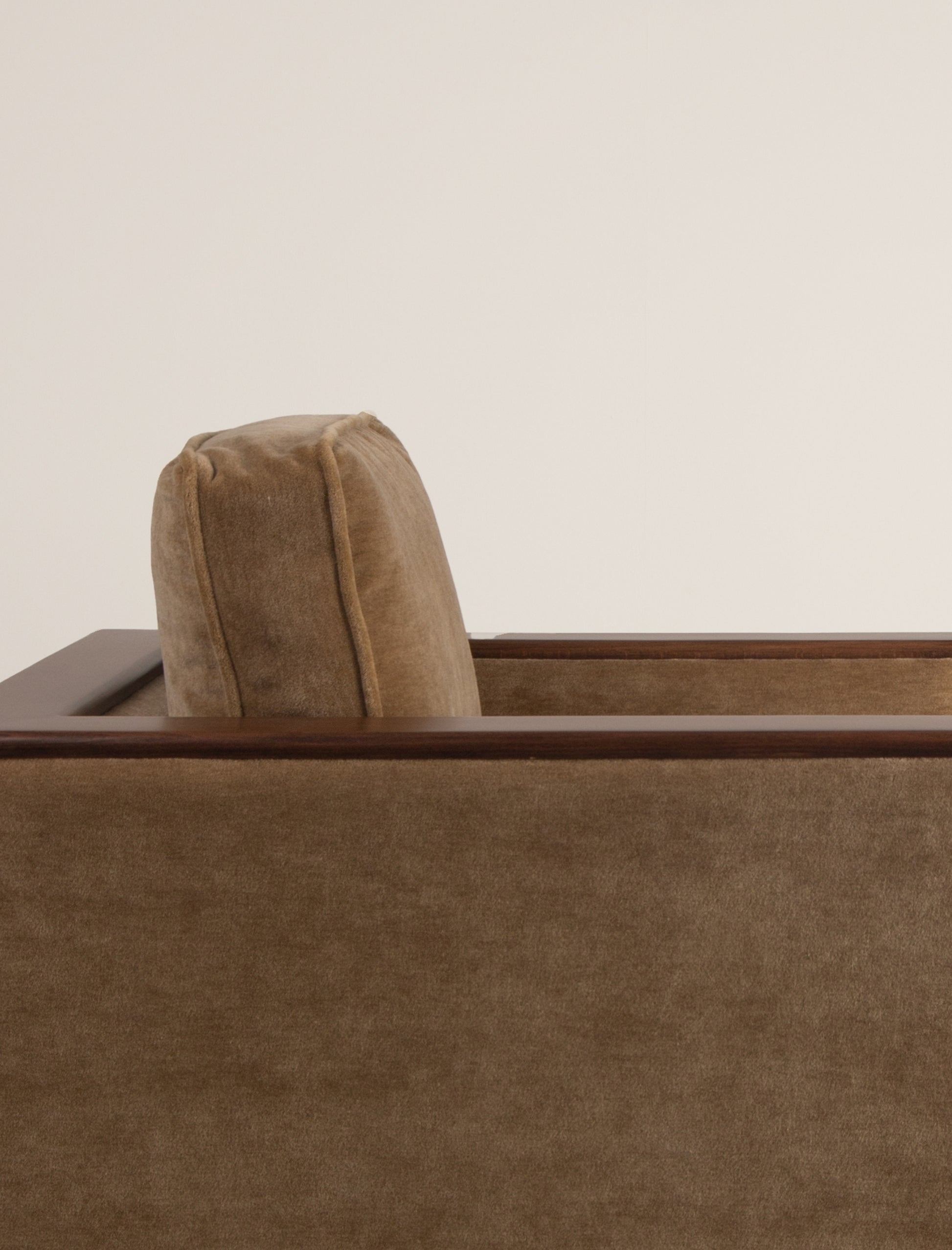 The BRUTALIST vintage armchair