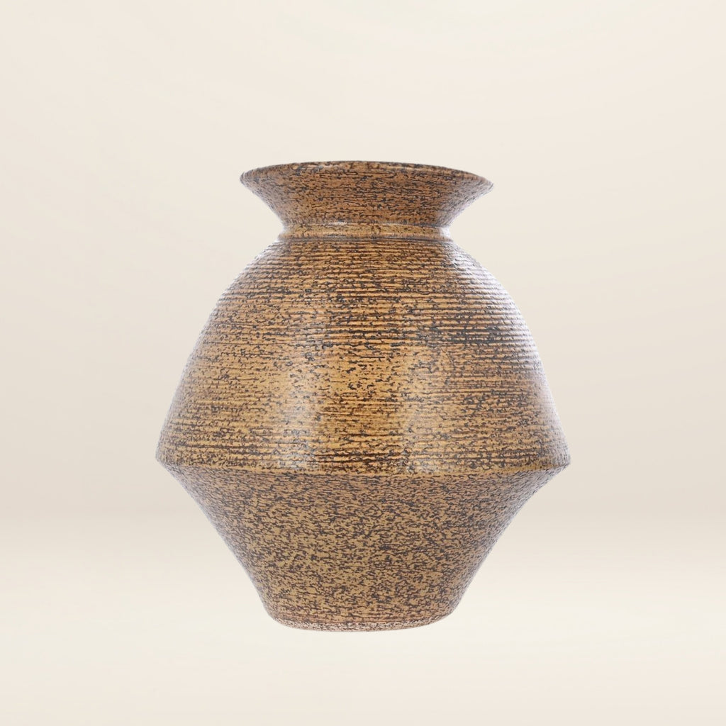 The large VASE with striations by Peter Jaff