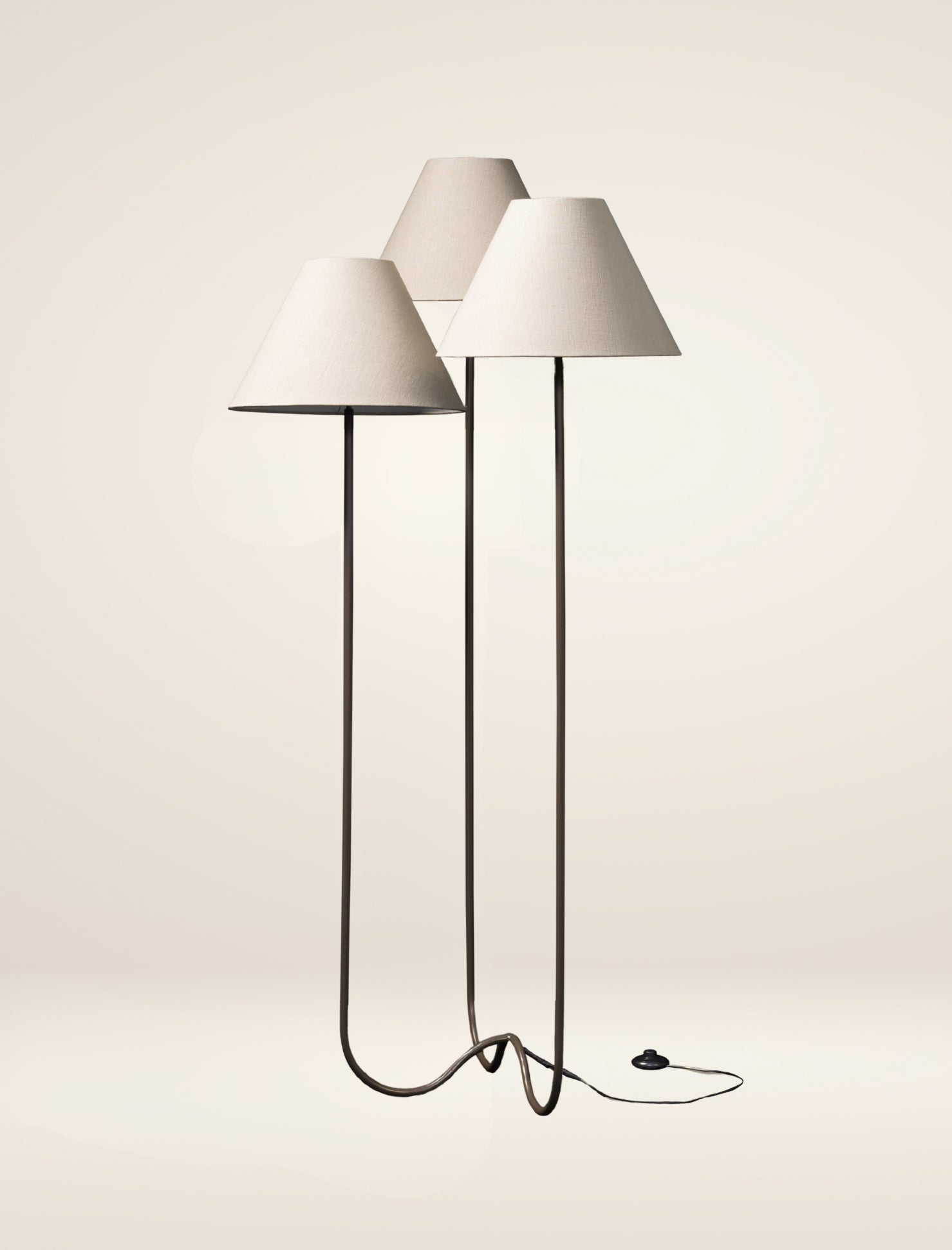 The CLOVER floor lamp
