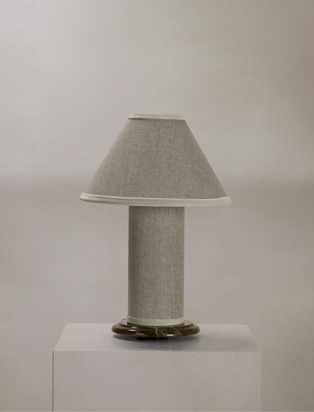 The little COLUMN table lamp in linen