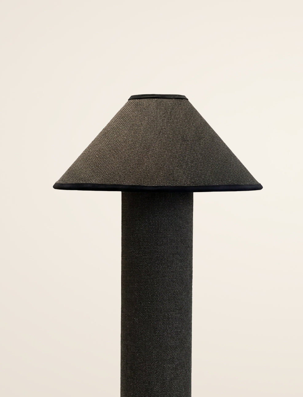 The COLUMN floor lamp in char
