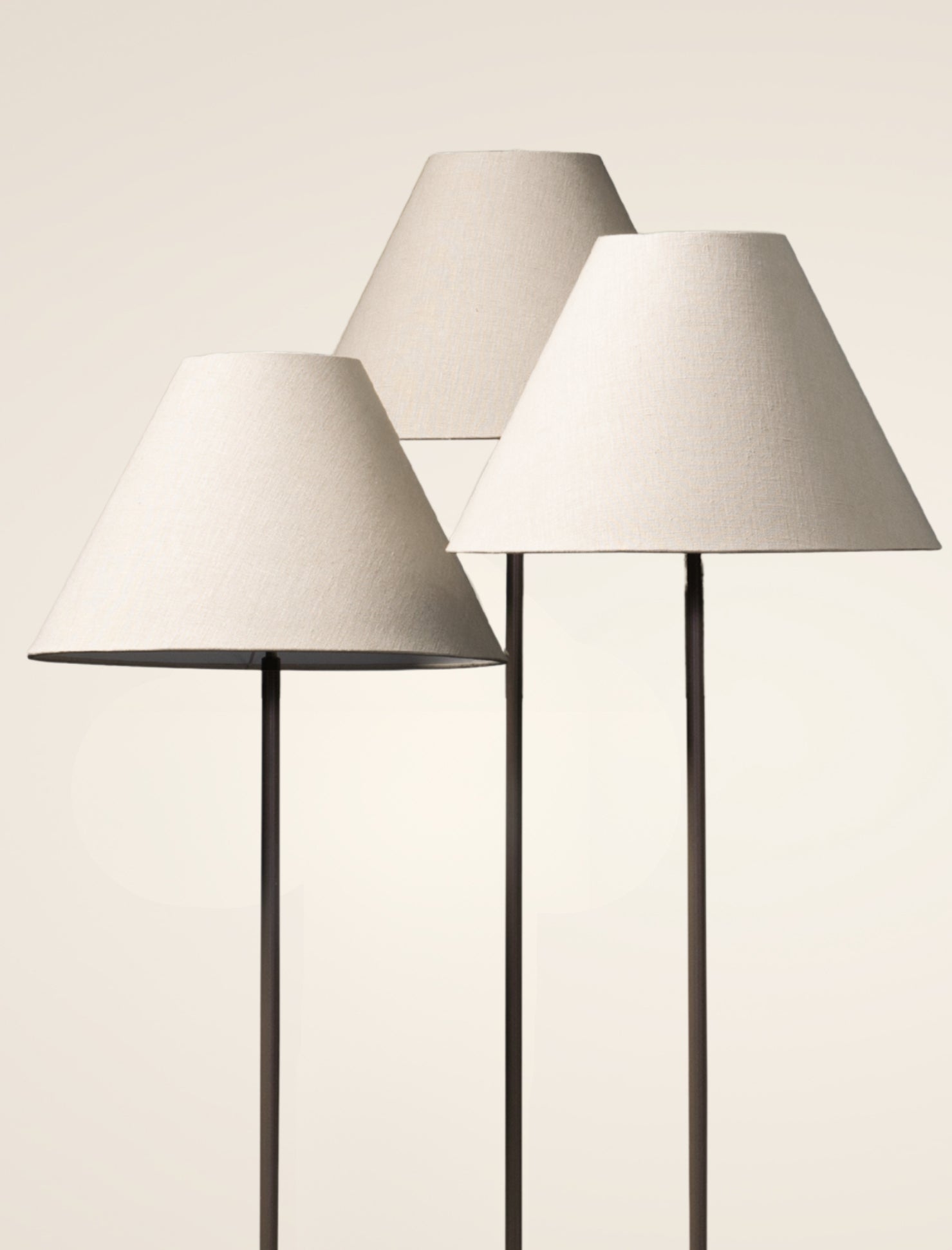 The CLOVER floor lamp