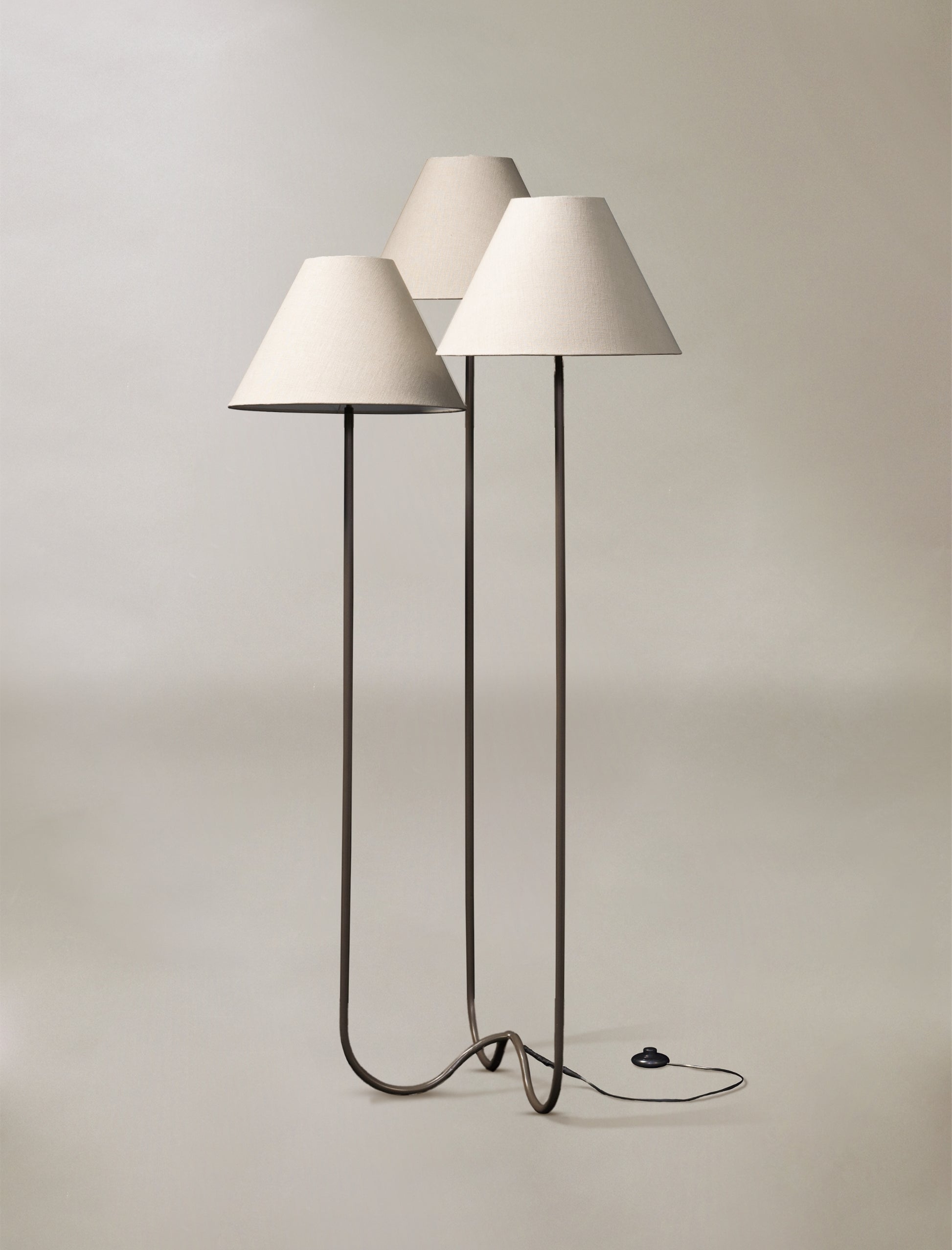 The CLOVER floor lamp