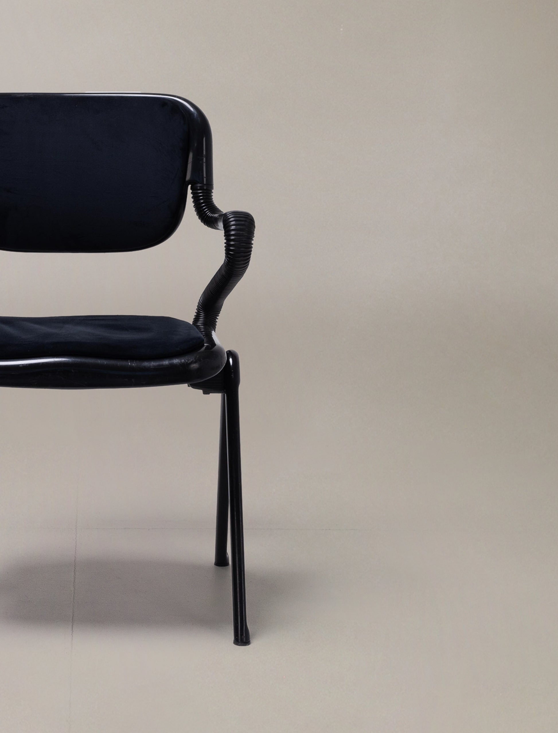 The iconic VERTEBRA chair - Curación Collection