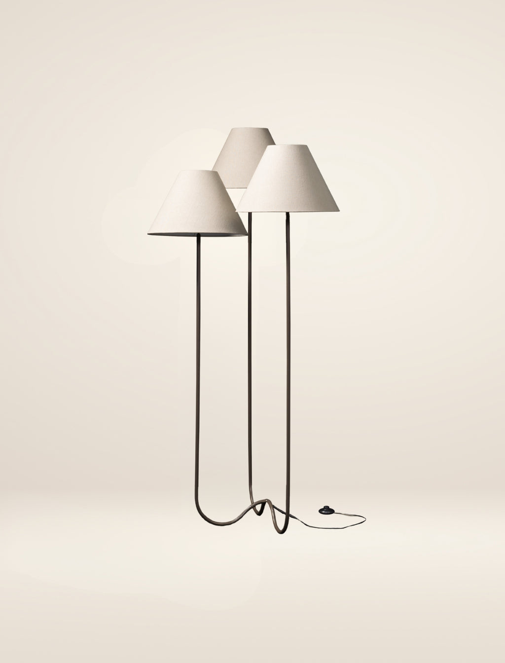 The CLOVER floor lamp