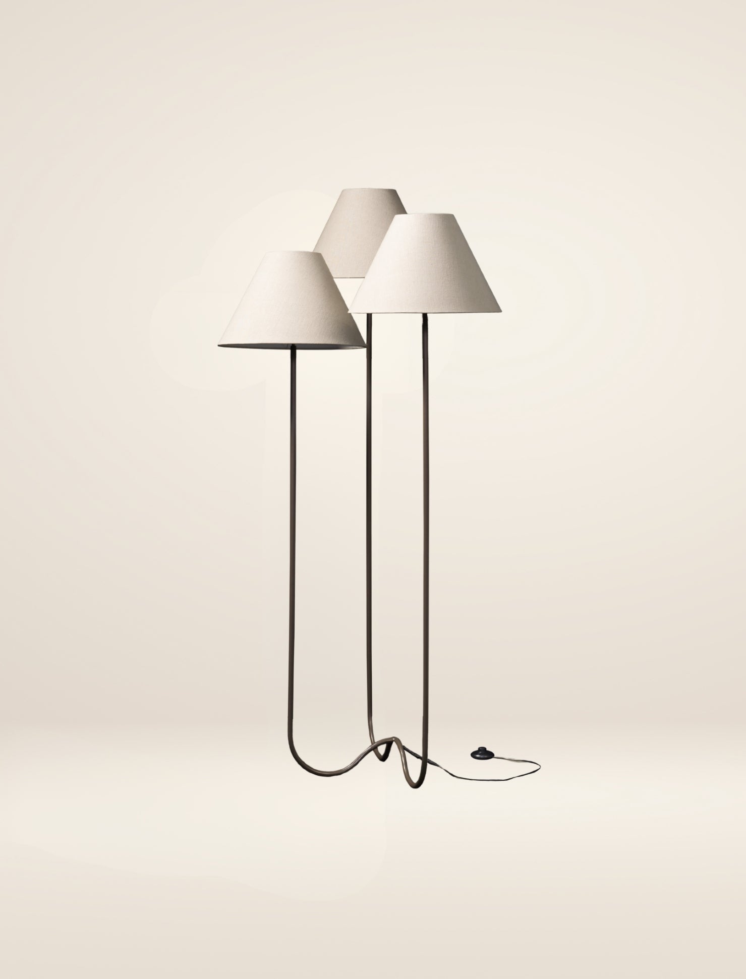The CLOVER floor lamp