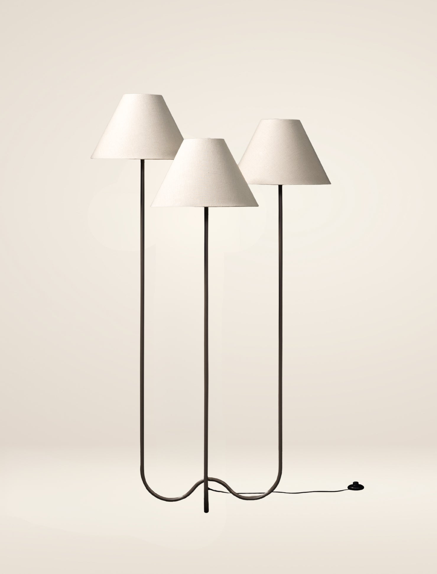 The CLOVER floor lamp