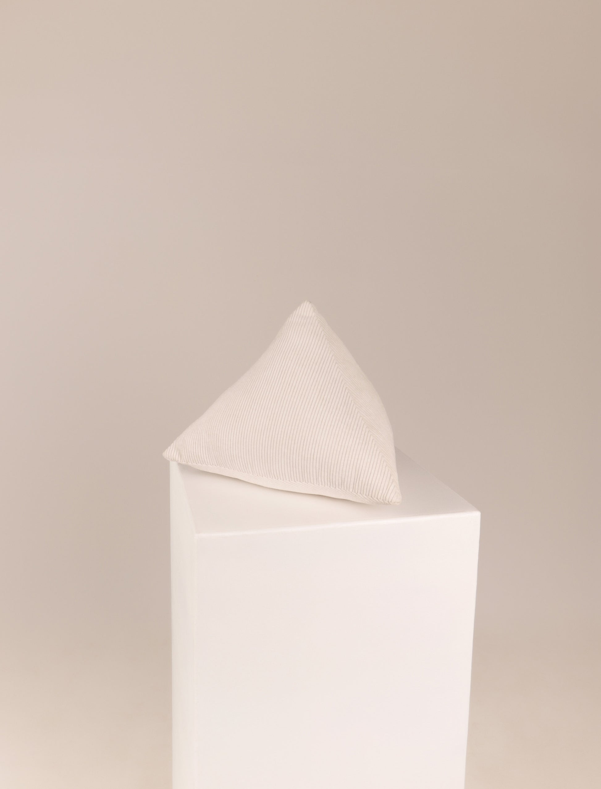 The PYRAMID scatter in white corduroy