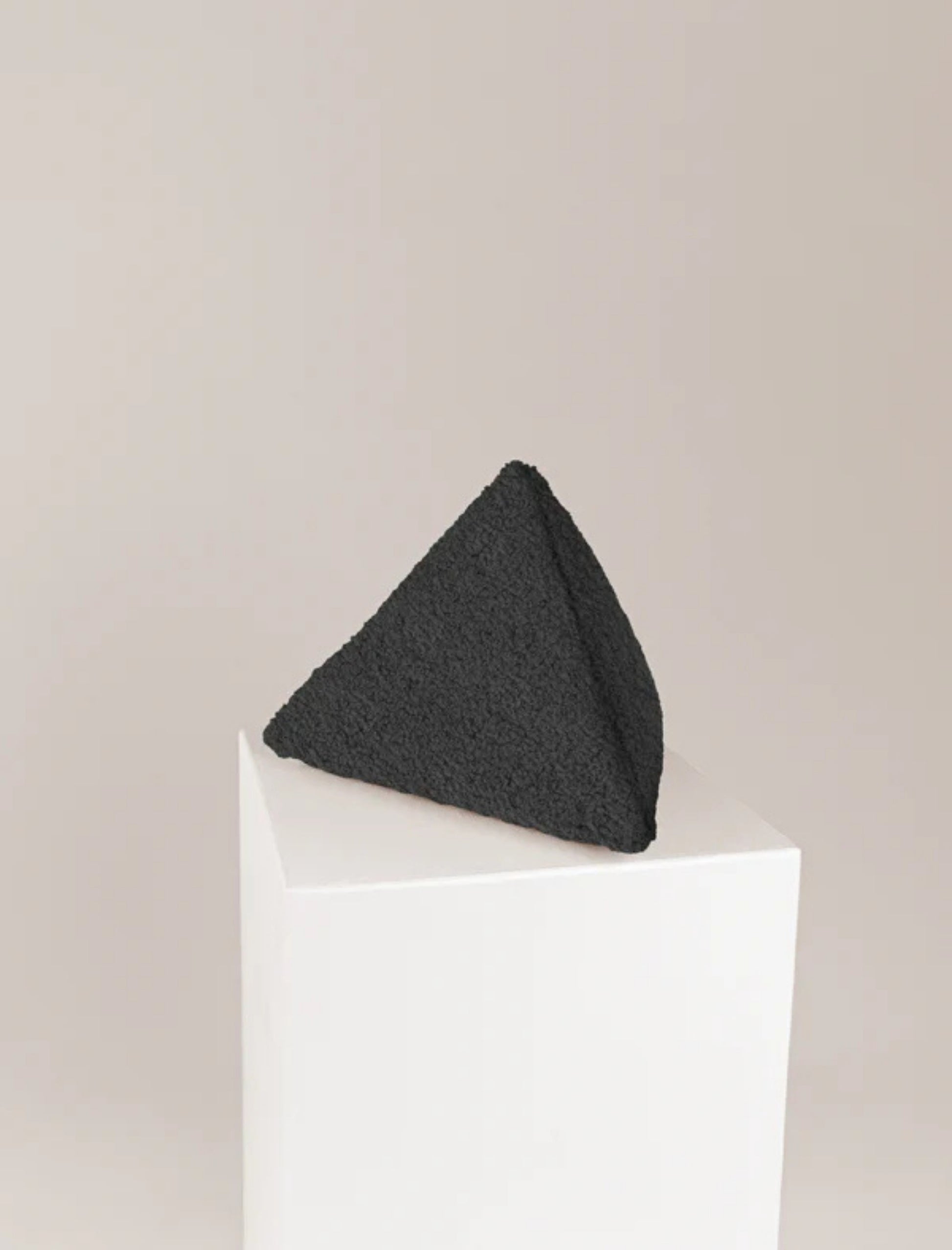The PYRAMID scatter in black boucle