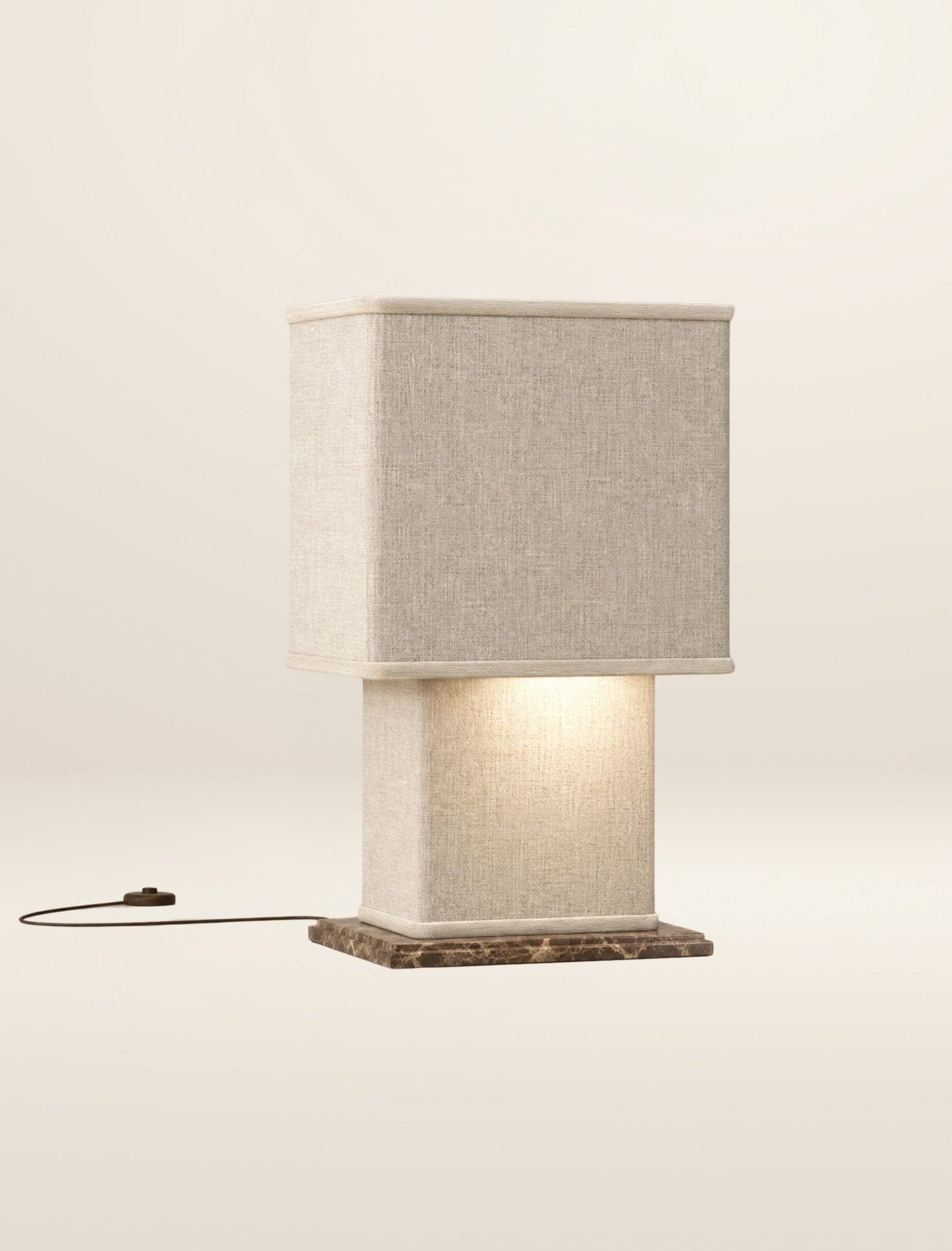 The SQUARE COLUMN table lamp, in sand linen and velvet