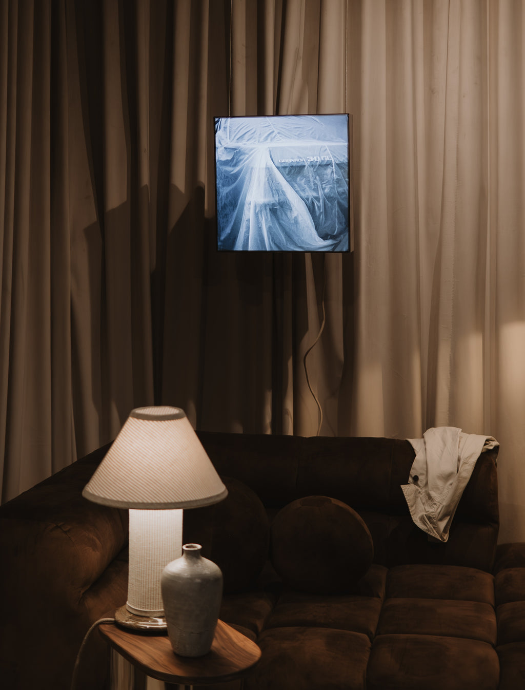 The little COLUMN table lamp in striped linen - Curación Collection