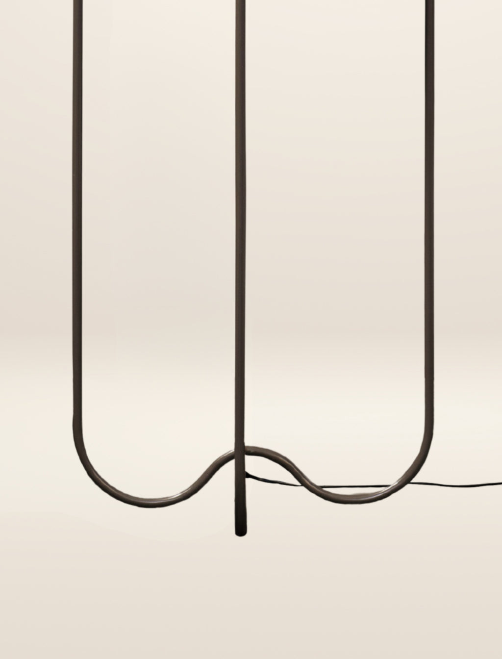 The CLOVER floor lamp