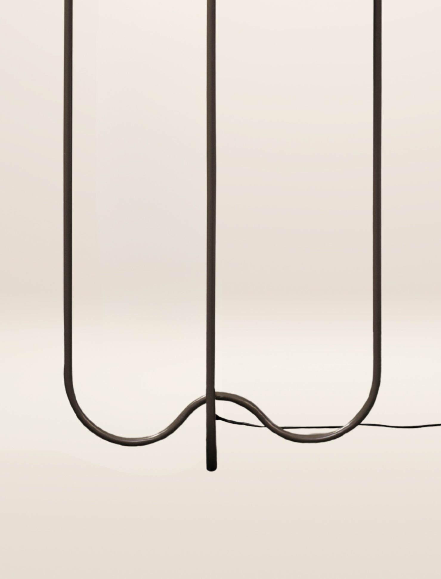 The CLOVER floor lamp