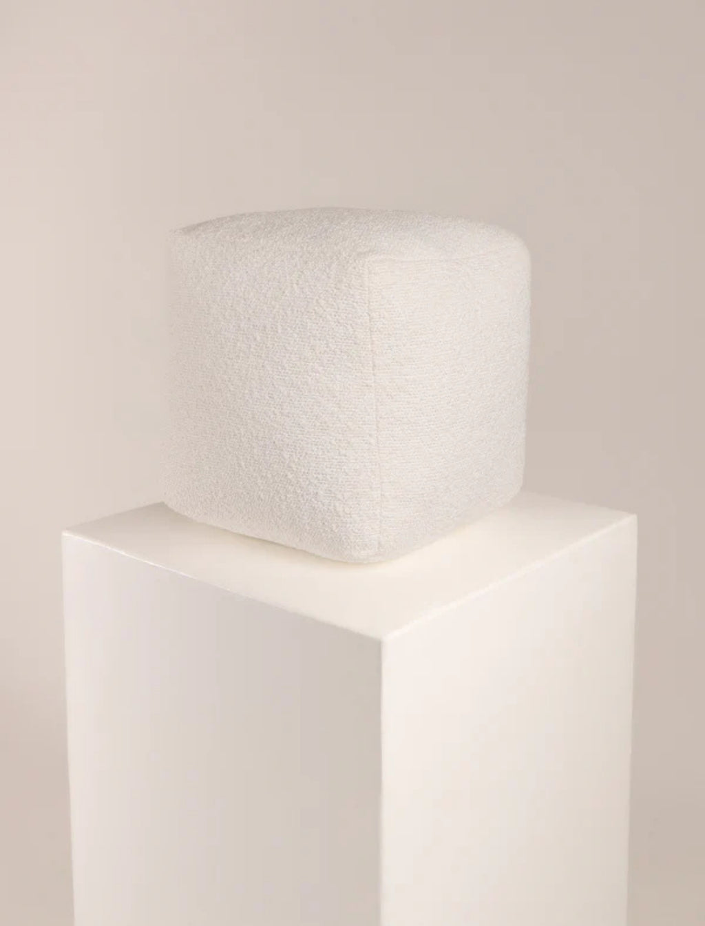 The CUBE scatter in white boucle