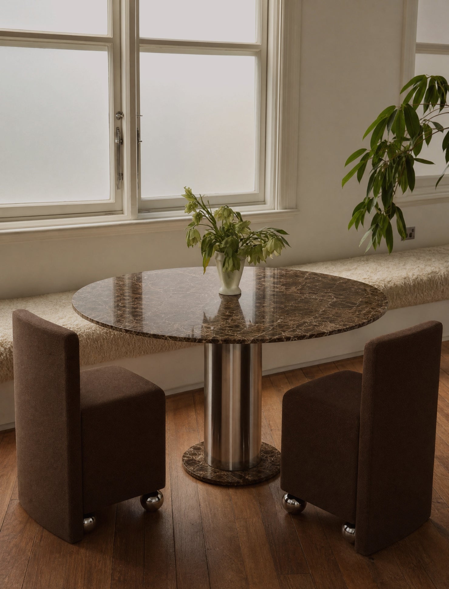 The SAVOY dining chair