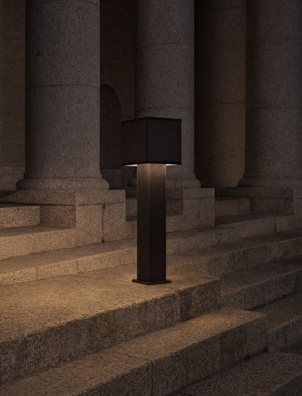 The SQUARE COLUMN floor lamp, in char linen and velvet