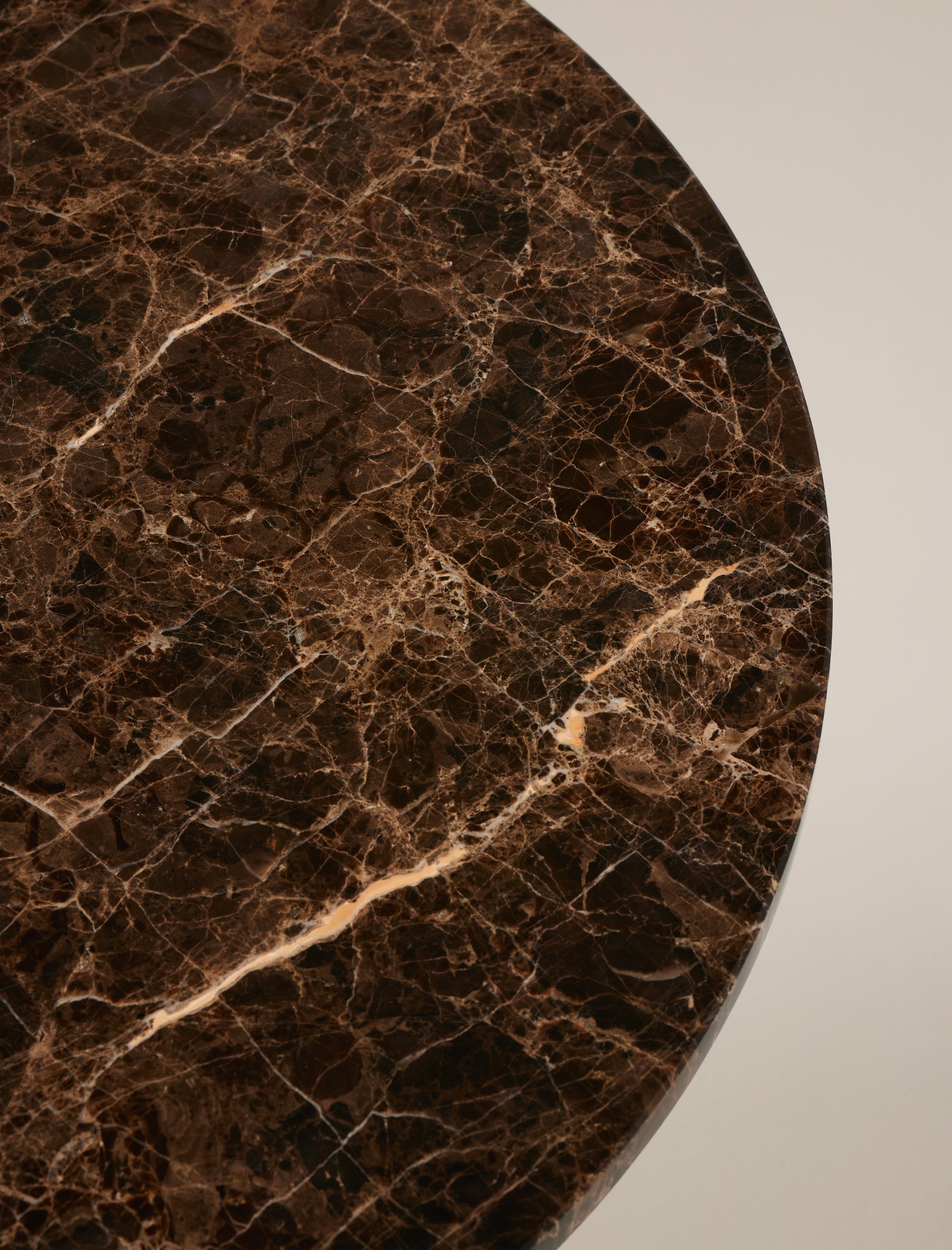 The SOMETHING IN THE MIDDLE bistro table - Curación Collection