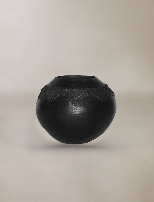 A MEDIUM zulu pot