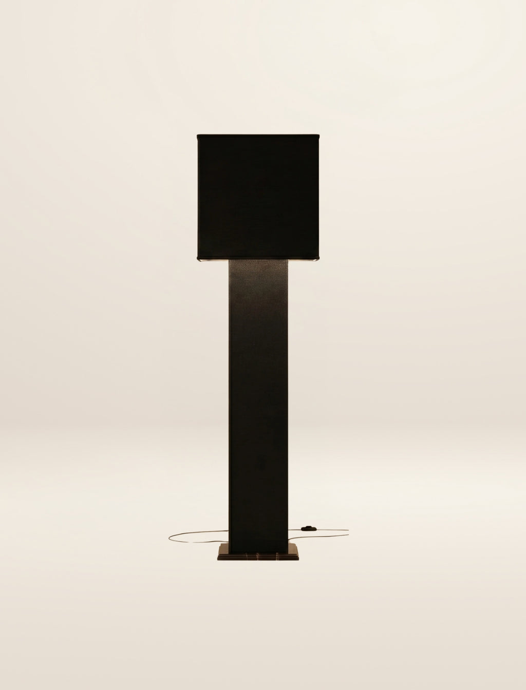 The SQUARE COLUMN floor lamp, in char linen and velvet