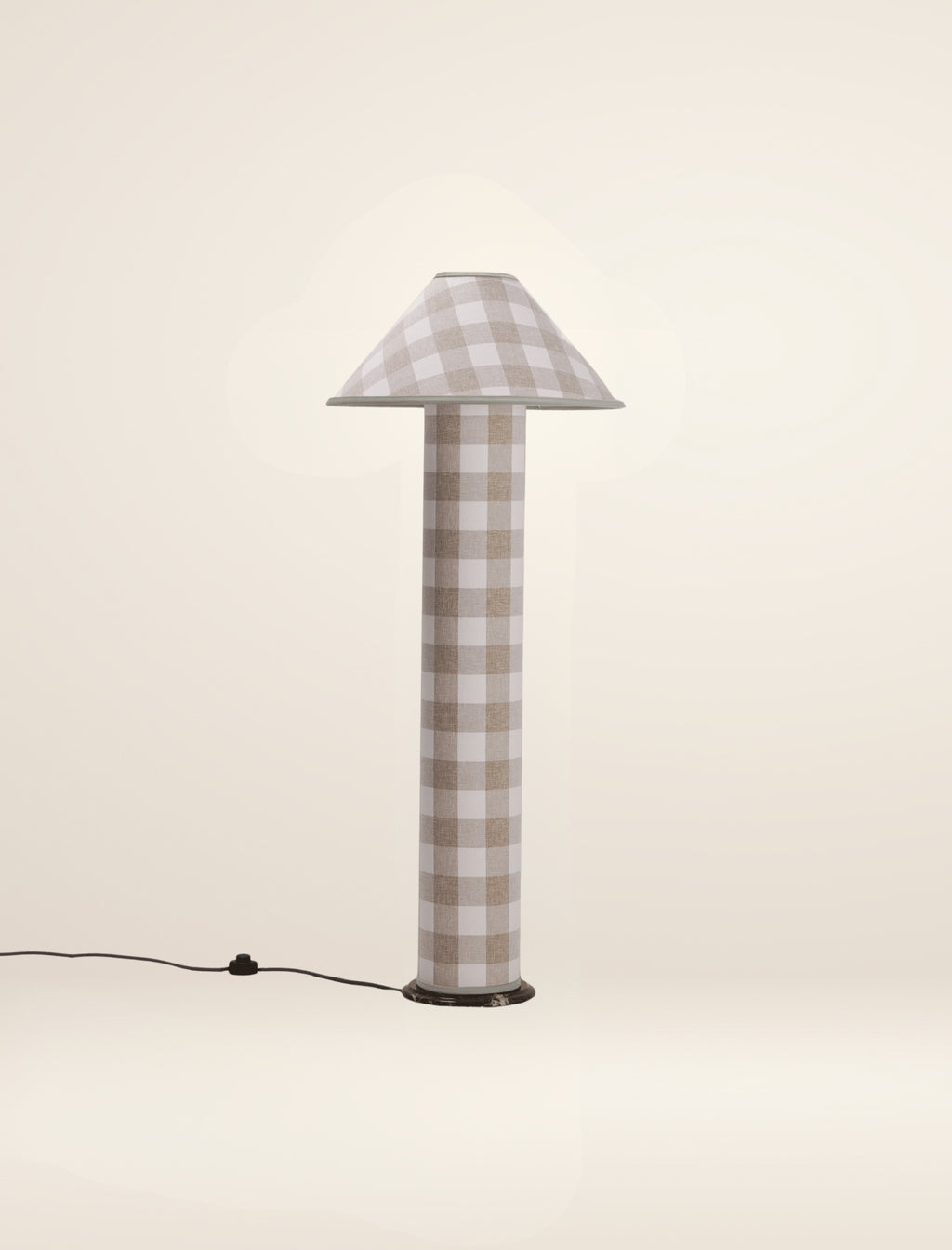 The COLUMN floor lamp in patterned linen