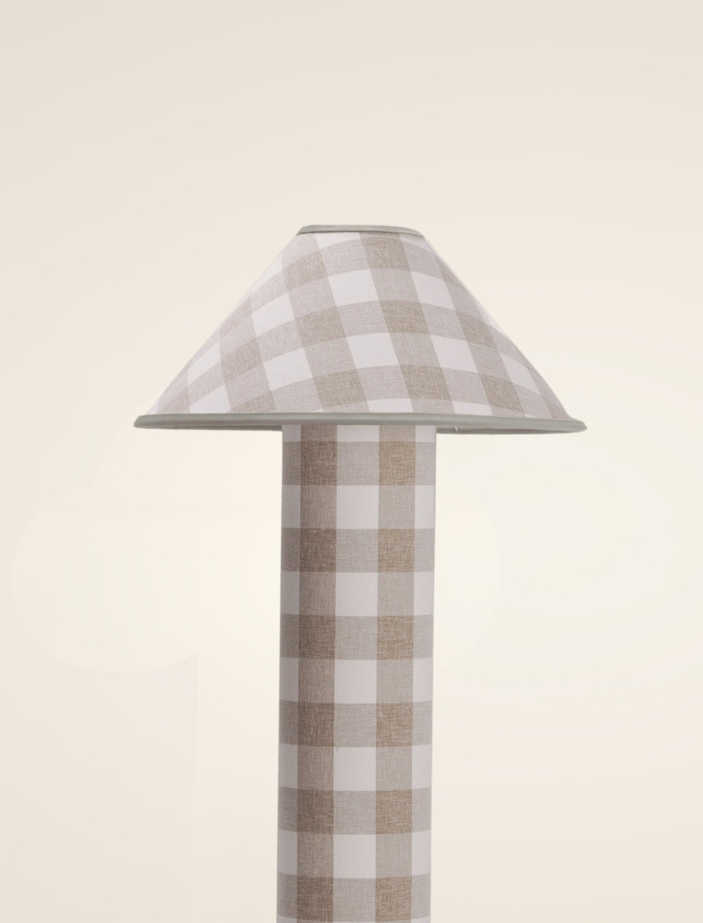 The COLUMN floor lamp in patterned linen