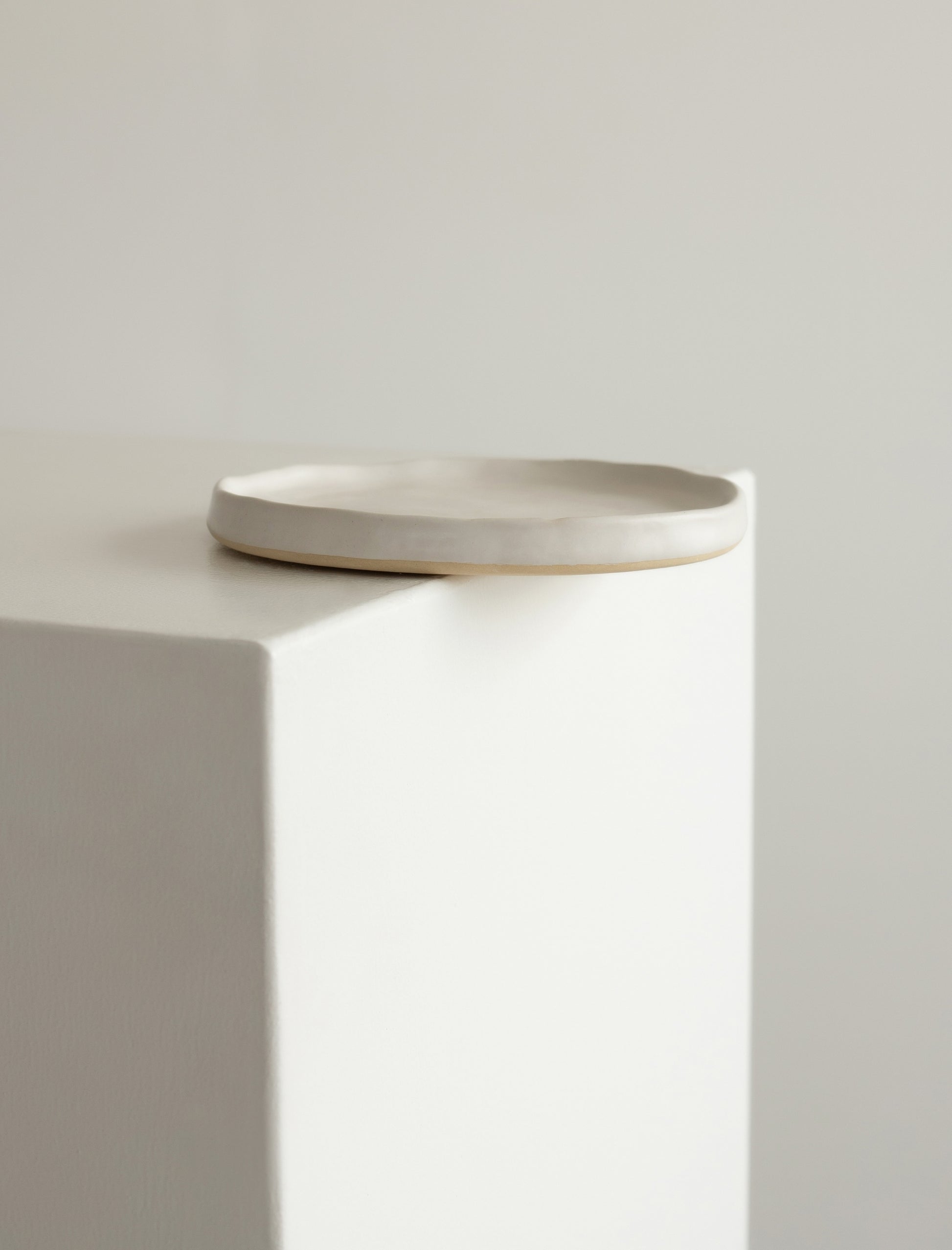 The SIDE PLATE in white