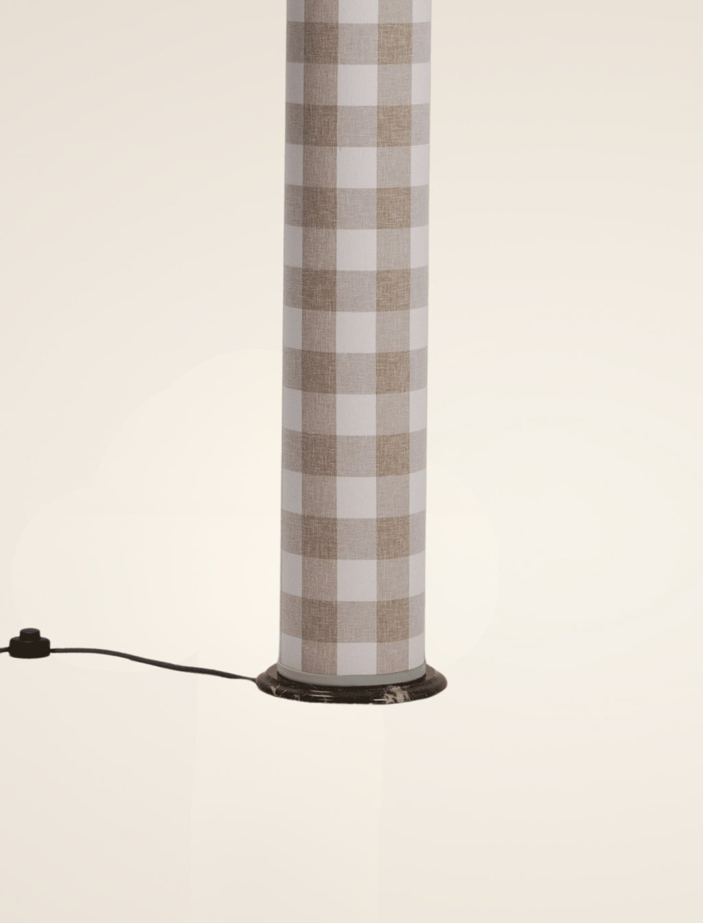 The COLUMN floor lamp in patterned linen