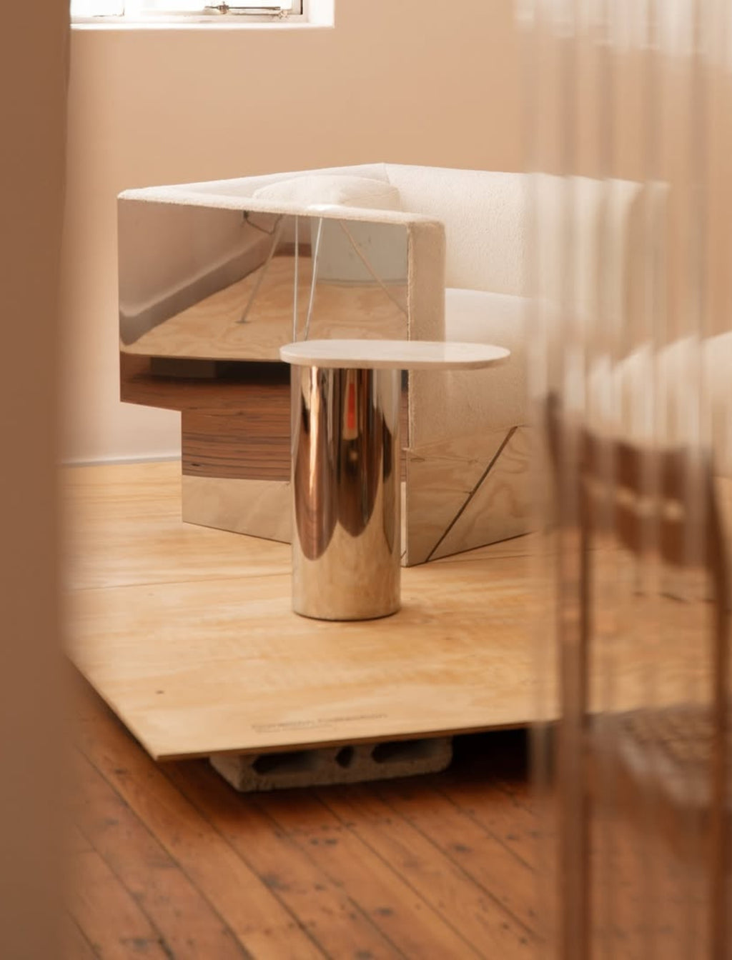 The CLIFTON IN BALANCE armchair in stainless steel - Curación Collection