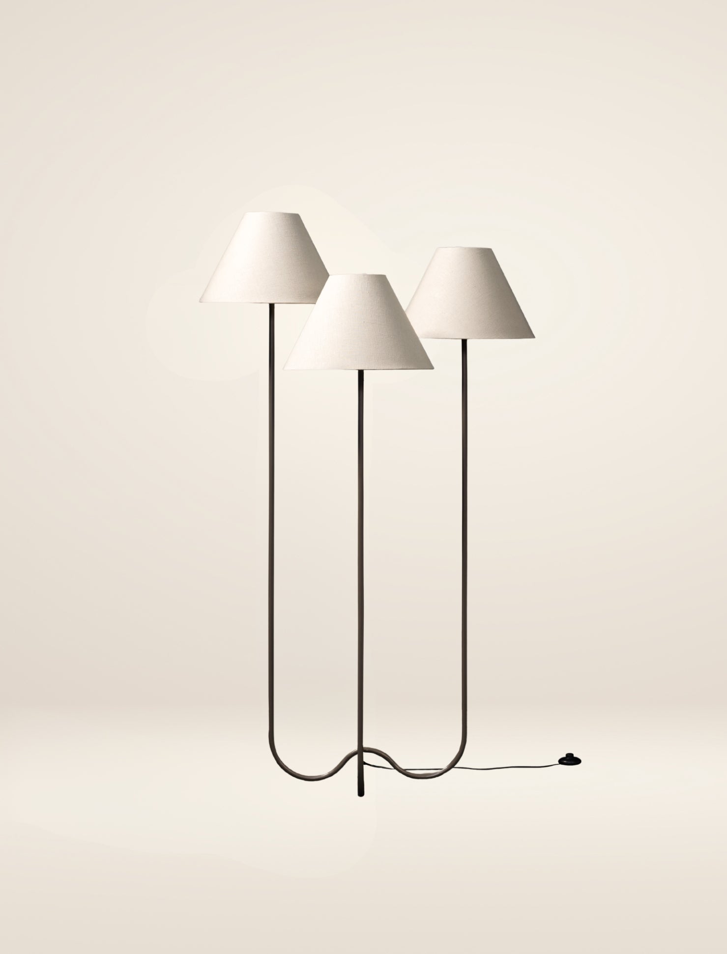 The CLOVER floor lamp