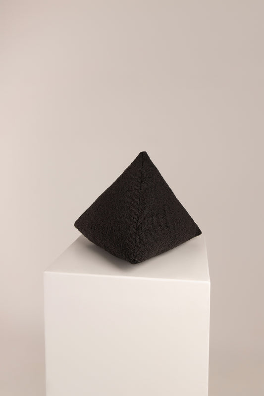 The PYRAMID scatter in black boucle