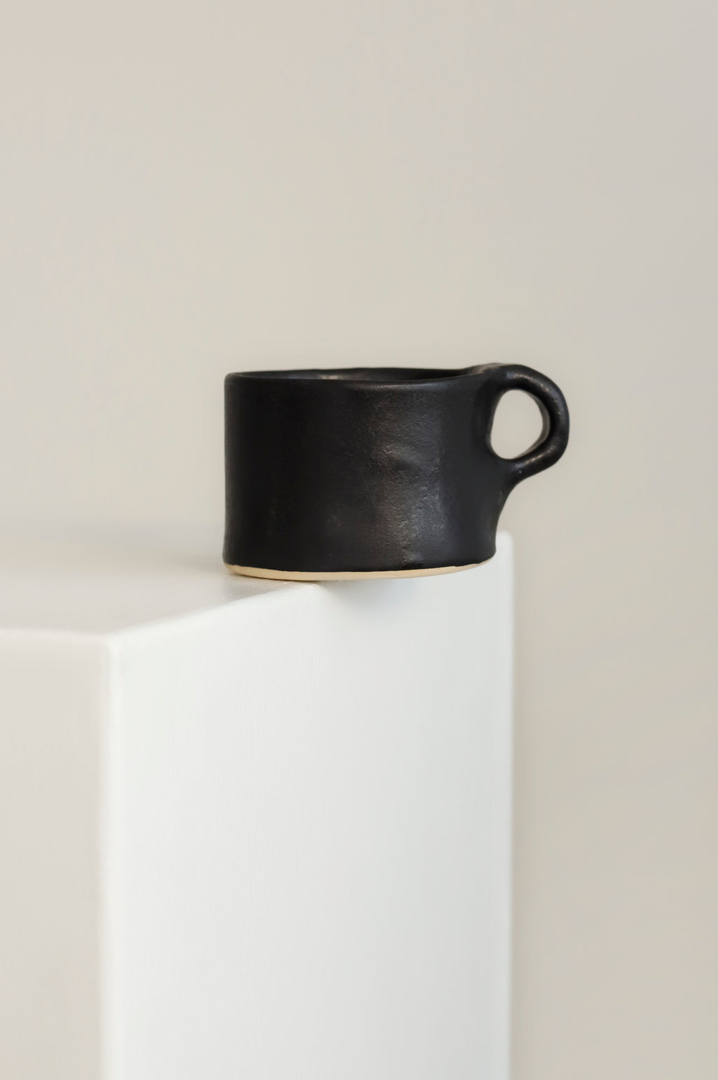 The COFFEE MUG in Black - Curación Collection