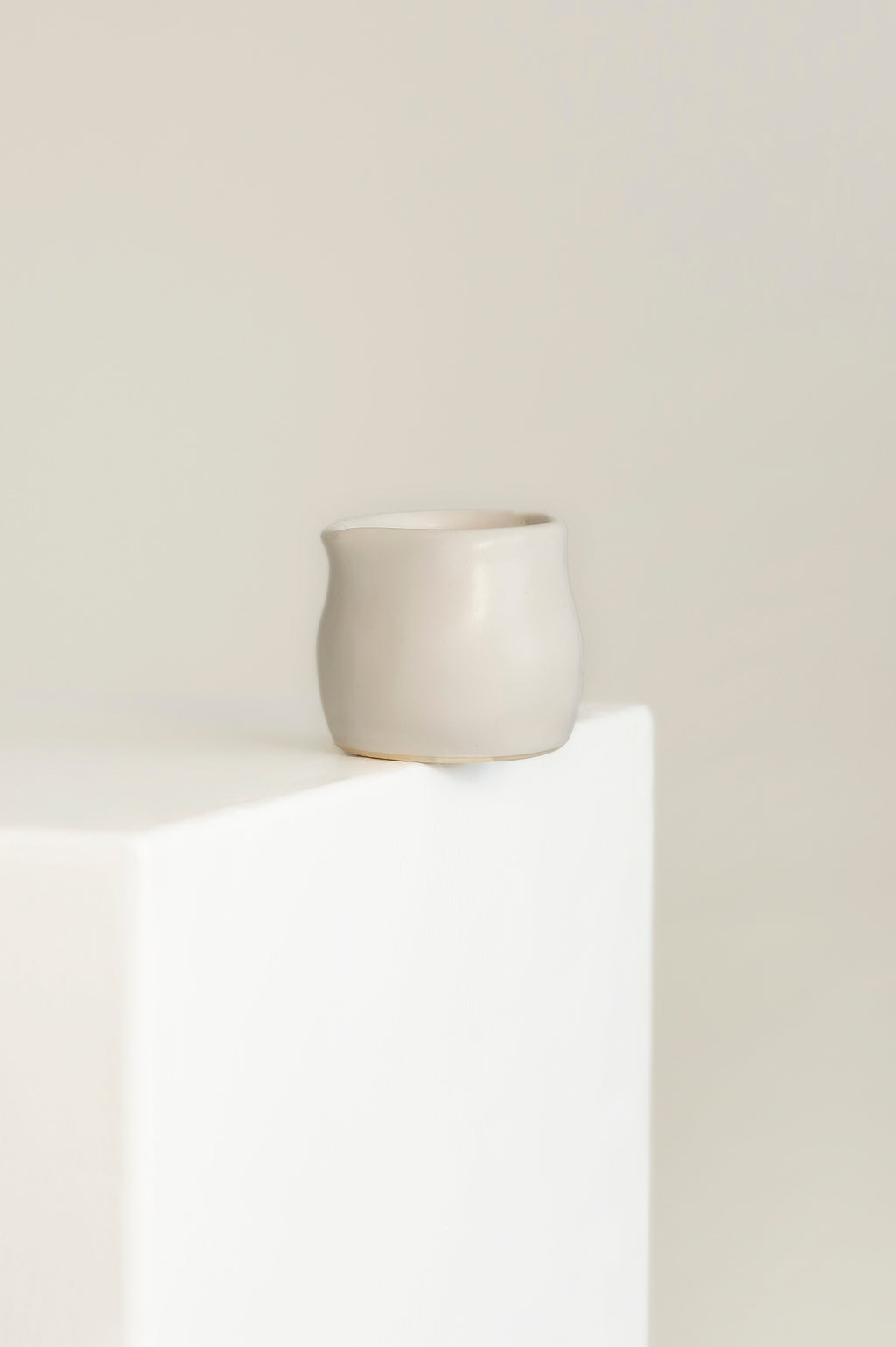 The MILK JUG in white - Curación Collection