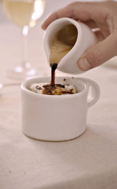 The MILK JUG in white - Curación Collection
