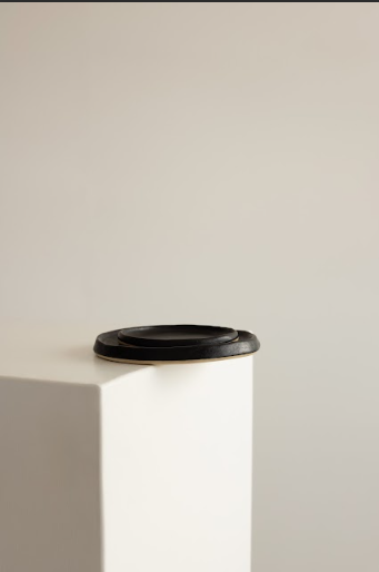The Saucer in black - Curación Collection