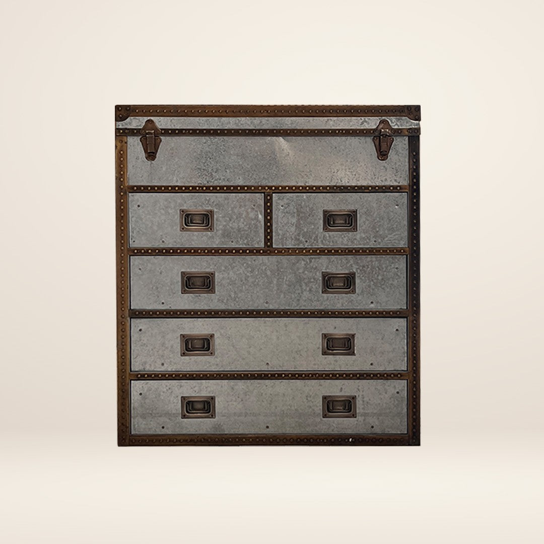 The TRAVEL CHEST in steel