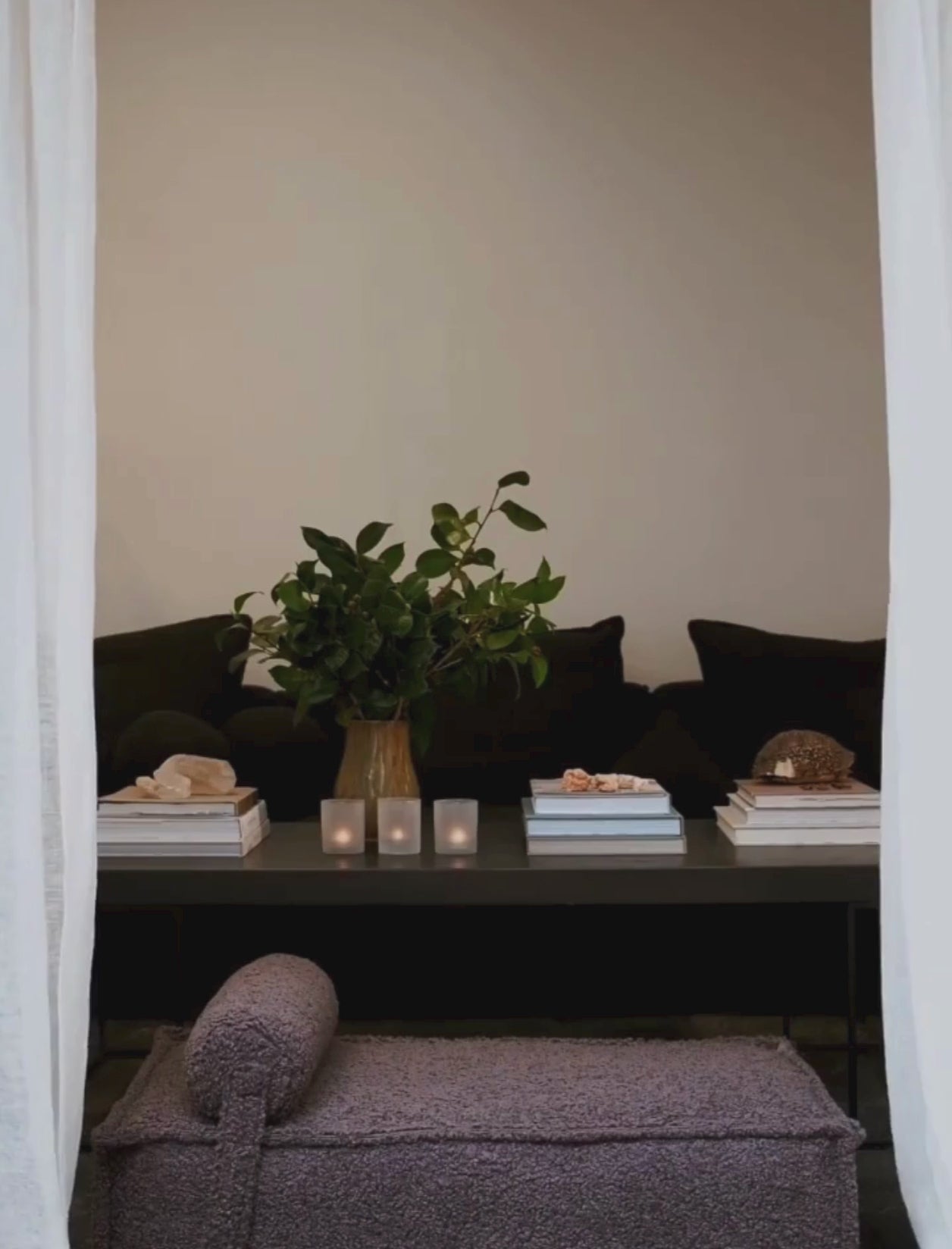 The SERENE dog bed in beige
